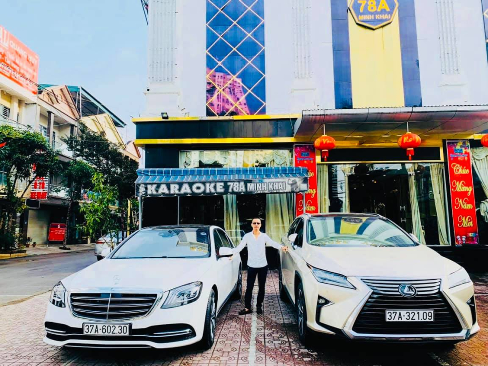 Cặp đ&ocirc;i xe sang hơn 10 tỷ đồng của &ocirc;ng Th&aacute;i