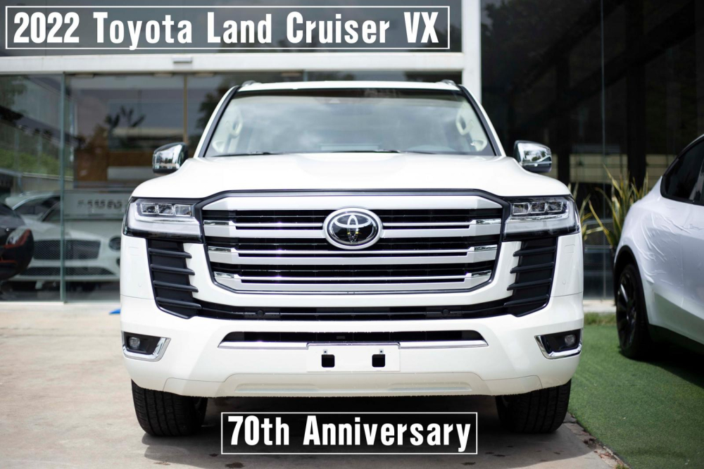 Mặt tiền của xe Toyota Land Cruiser 2022 70th Anniversary