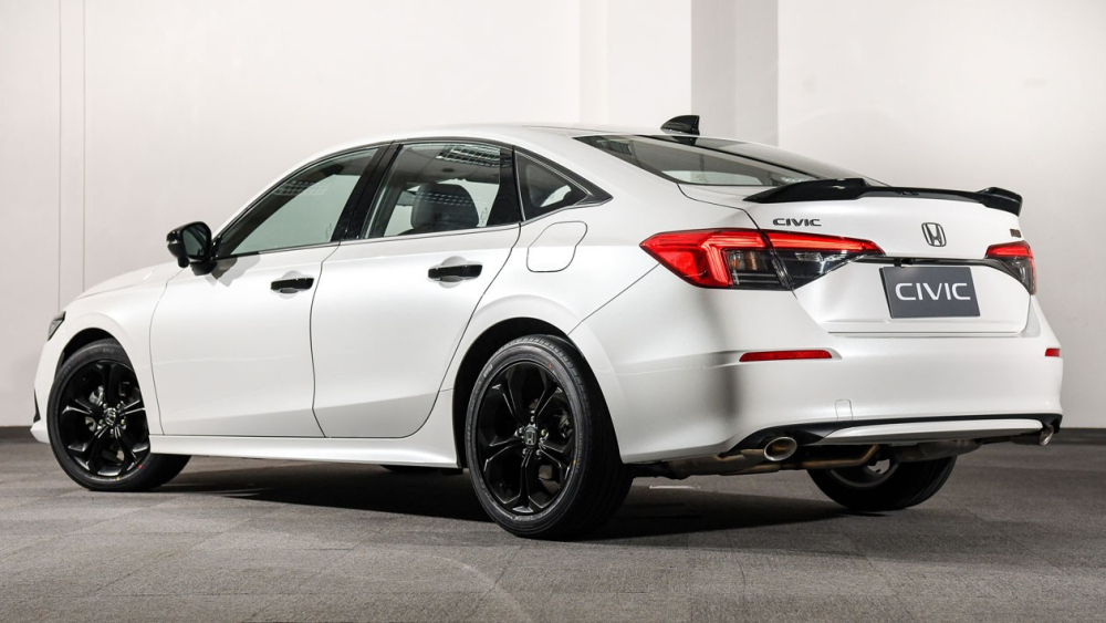 Phần đầu xe Honda Civic 2022 kh&aacute; khỏe khoắn nhưng thiết kế mới ở khu vực đu&ocirc;i xe lại khiến nhiều kh&aacute;ch Việt kh&ocirc;ng h&agrave;i l&ograve;ng.