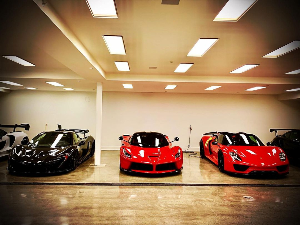 Ferrari LaFerrari là mảnh ghép còn thiếu khi trước đó người này đã sở hữu McLaren P1 và Porsche 918 Spyder