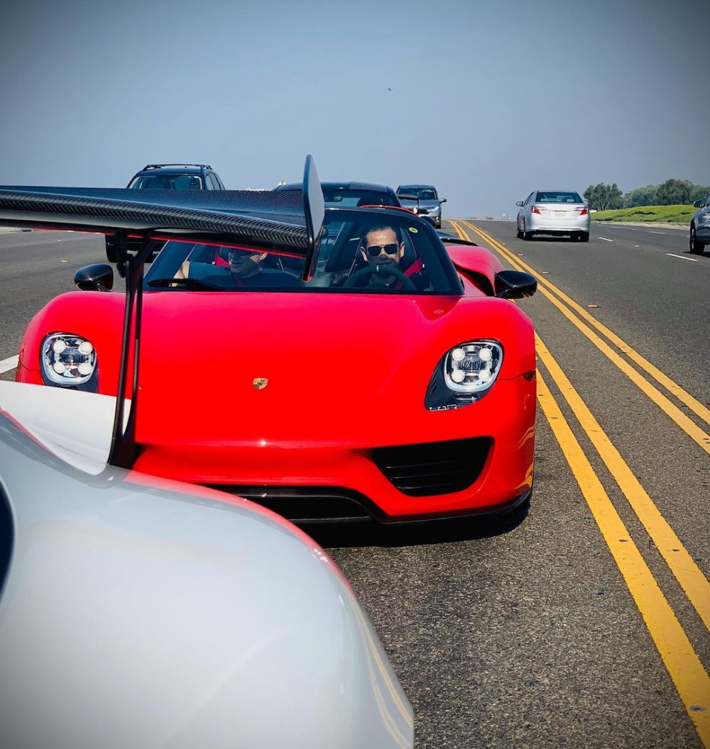 Anh Hiệp sau vô lăng siêu phẩm Porsche 918 Spyder màu đỏ Anh Hiệp sau vô lăng siêu phẩm Porsche 918 Spyder màu đỏ