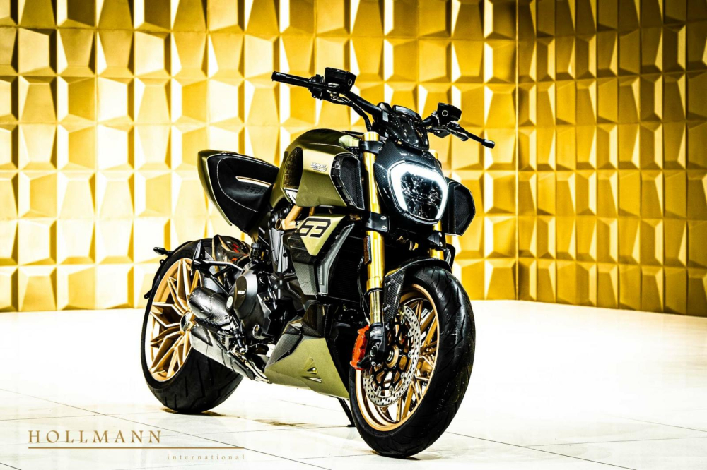Ducati Diavel 1260 Lamborghini được ch&agrave;o b&aacute;n bằng 1 chiếc xe Mercedes-Benz C300  tại Việt Nam