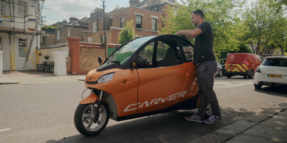 Carver c&oacute; thể đạt tốc độ tối đa khoảng 50 km/h, v&agrave; đi được 96 km khi sạc đầy