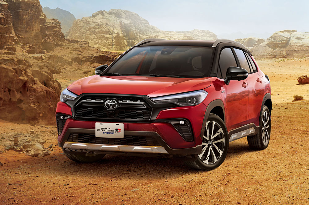 Toyota Corolla Cross GR Sport 2021 sở hữu thiết kế đầu xe khác với bản thường
