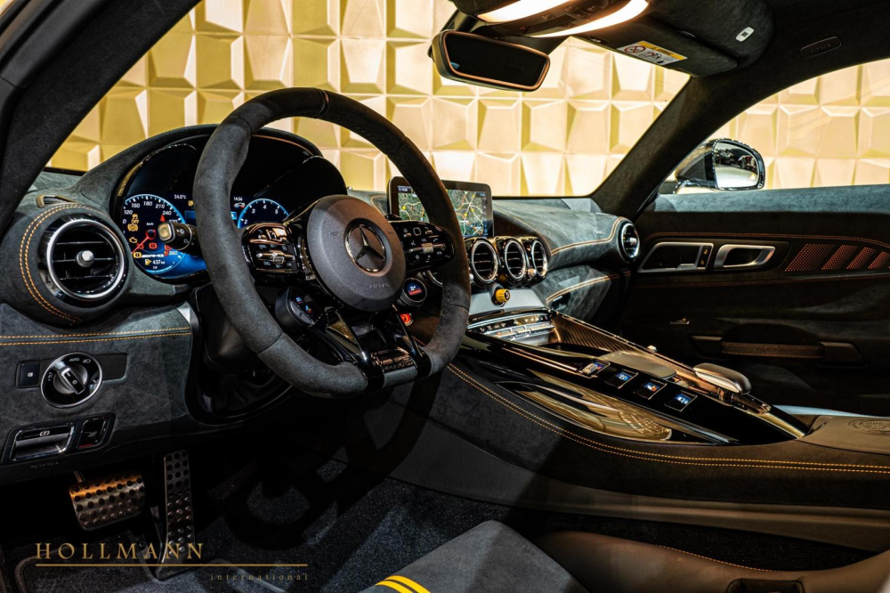 Nội thất xe Mercedes-AMG GT Black Series đang rao bán 10,7 tỷ đồng