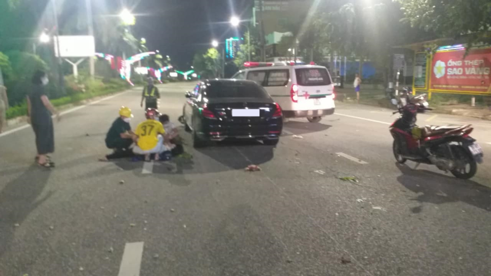 Vụ va chạm này khiến người điều khiển xe máy bị chấn thương nặng Vụ va chạm này khiến người điều khiển xe máy bị chấn thương nặng