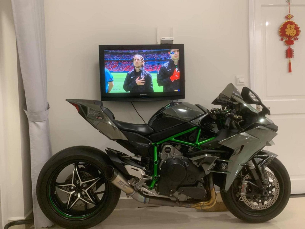 Cùng xem bóng đá và ngắm siêu phẩm Kawasaki Ninja H2 ngay trong căn hộ của mình Cùng xem bóng đá và ngắm siêu phẩm Kawasaki Ninja H2 ngay trong căn hộ của mình