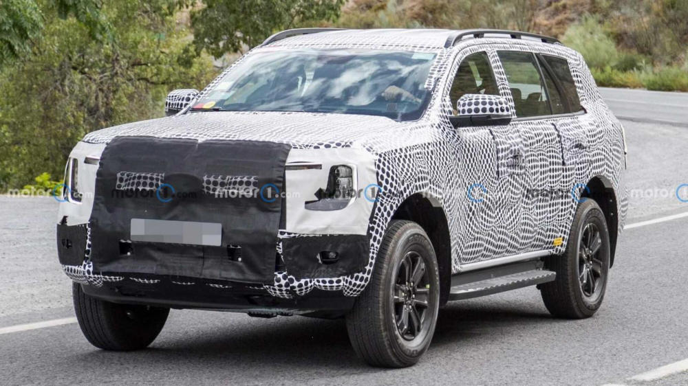 Ford Everest 2022 chạy trên đường thử Ford Everest 2022 chạy trên đường thử