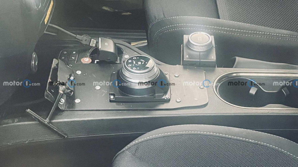 Cụm điều khiển trung tâm của Ford Everest 2022 Cụm điều khiển trung tâm của Ford Everest 2022