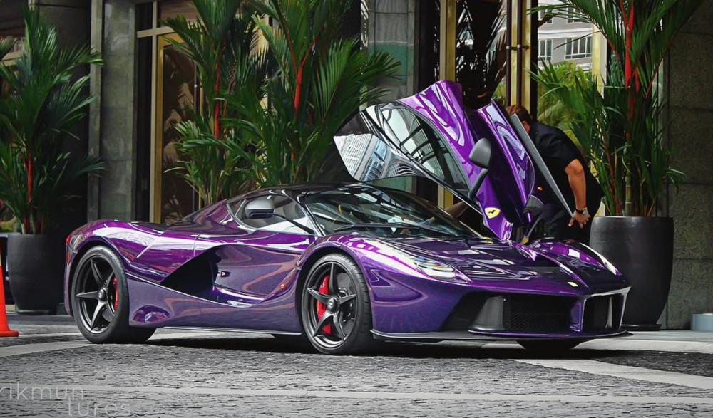 Chiếc siêu xe Ferrari LaFerrari mang màu tím Chiếc siêu xe Ferrari LaFerrari mang màu tím