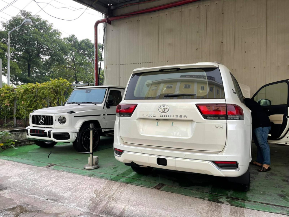 Đây là 1 trong số những chiếc Toyota Land Cruiser 2022 nhập Trung Đông về Việt Nam Đây là 1 trong số những chiếc Toyota Land Cruiser 2022 nhập Trung Đông về Việt Nam