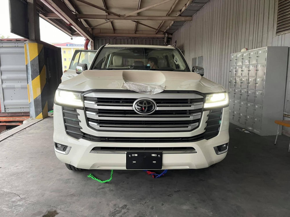 Diện mạo Toyota Land Cruiser VX 70th Anniversary mới về nước Diện mạo Toyota Land Cruiser VX 70th Anniversary mới về nước