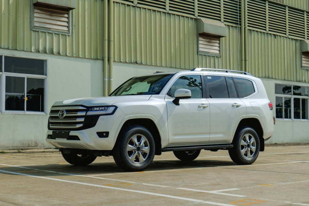 Toyota Land Cruiser 2022 đang được phân phối với 1 phiên bản duy nhất cùng giá bán lẻ đề xuất là 4,06 tỷ đồng.