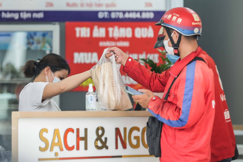 Thành phố Hà Nội cho phép nới lỏng một số hoạt động kinh doanh tại một vài địa bàn từ 12h00 ngày 16/9/2021.
