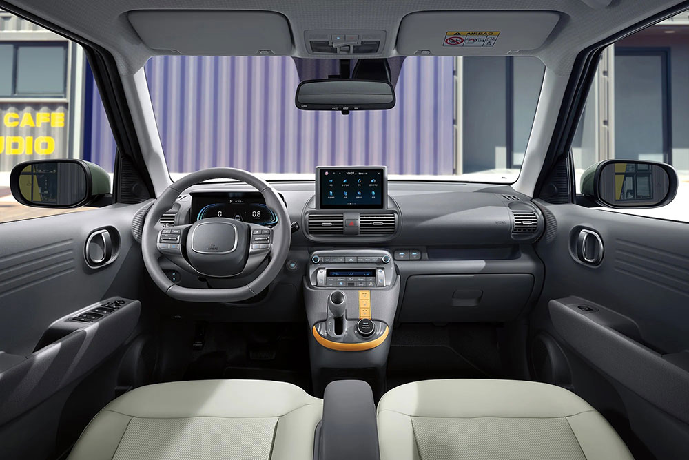 Hyundai Casper 2022 c&oacute; m&agrave;n h&igrave;nh th&ocirc;ng tin giải tr&iacute; nằm độc lập tr&ecirc;n mặt t&aacute;p-l&ocirc;