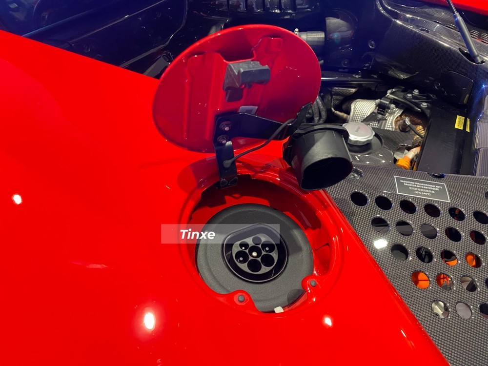 SF90 Stradale có công suất 217 ở động cơ điện