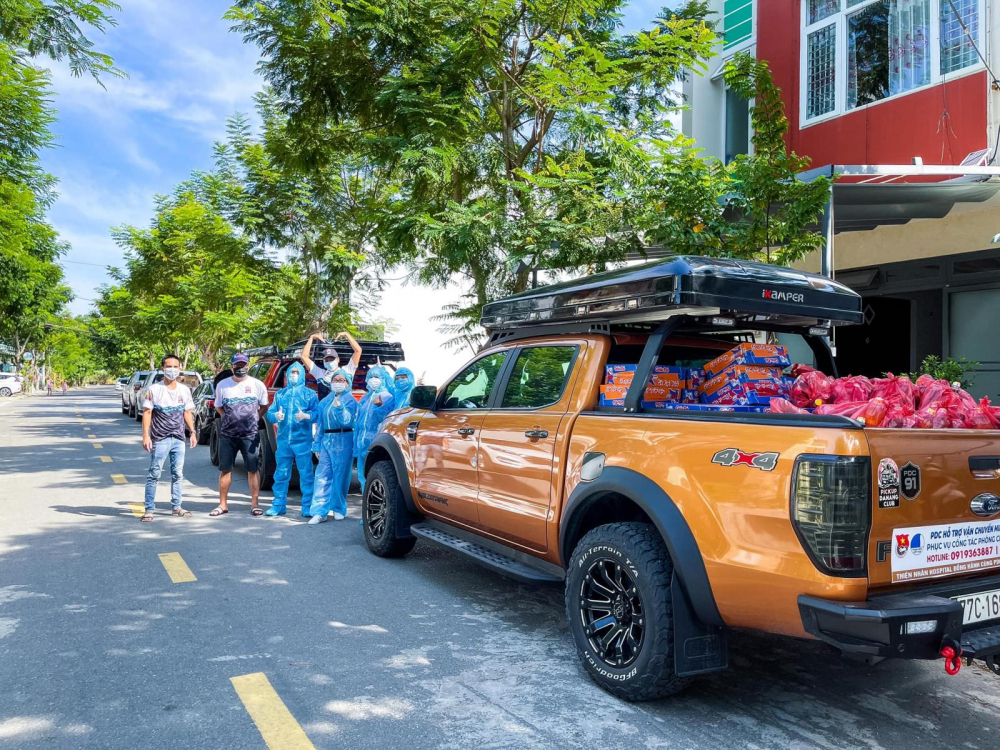 Thành viên các câu lạc bộ bán tải luôn chung sức vì cộng đồng.