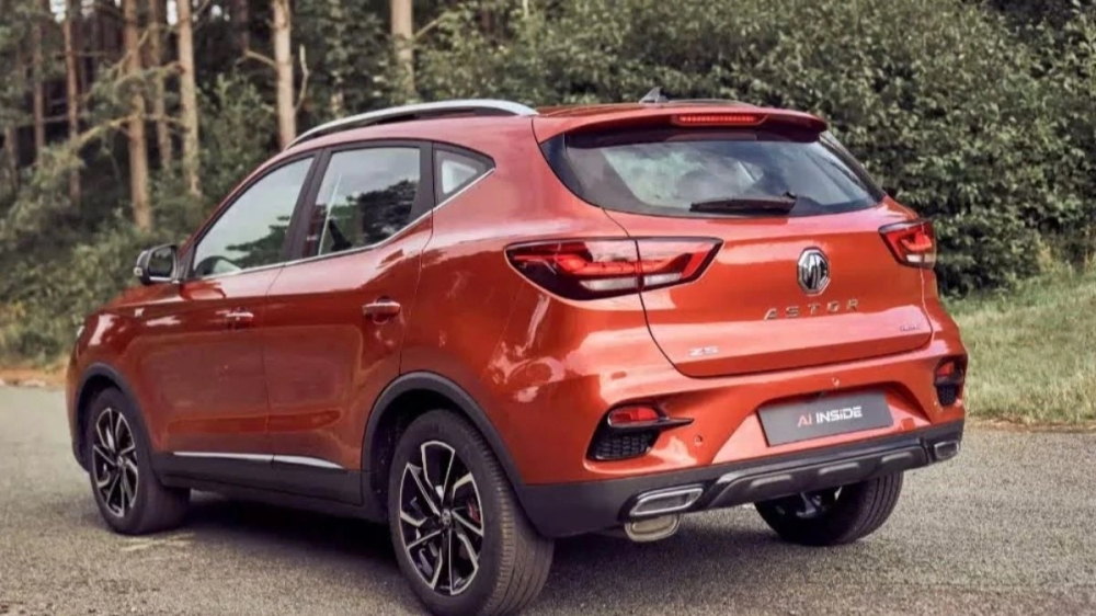 MG Astor 2021 nh&igrave;n từ đằng sau