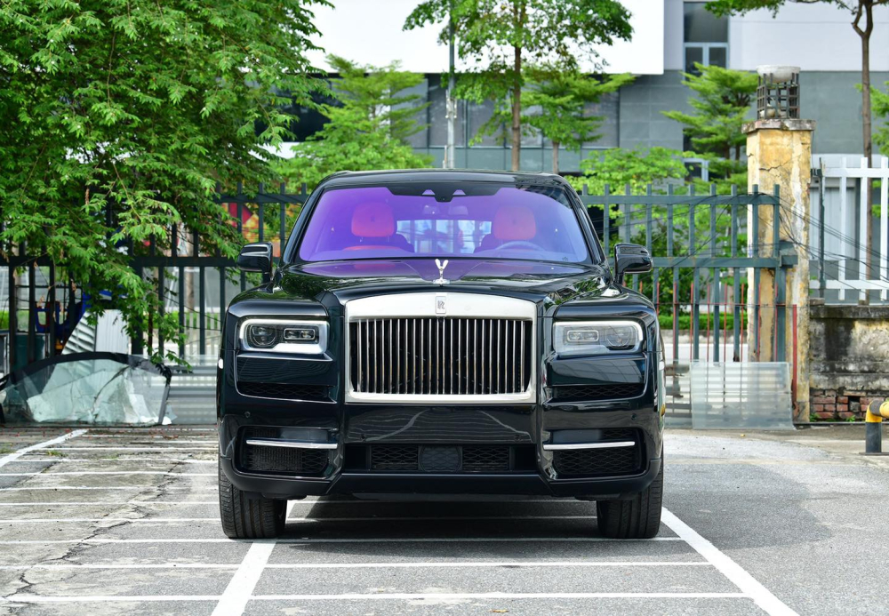 Còn đây là chiếc SUV siêu sang Rolls-Royce Cullinan