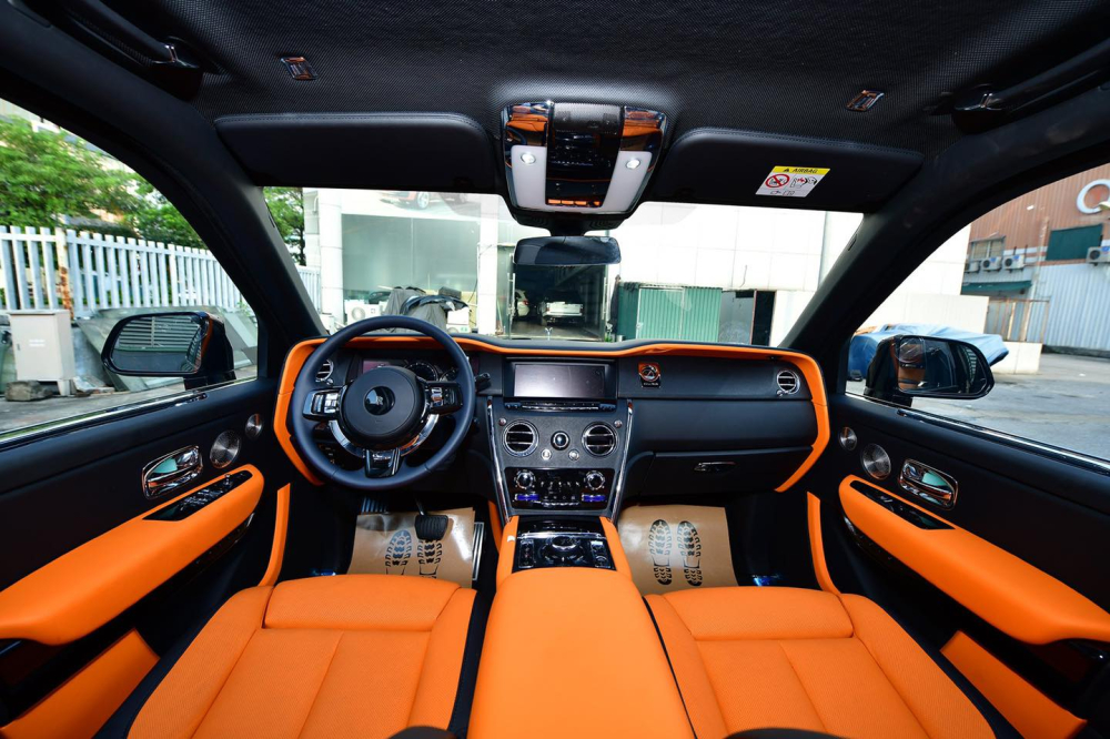 Còn đây là của chiếc xe Rolls-Royce Cullinan