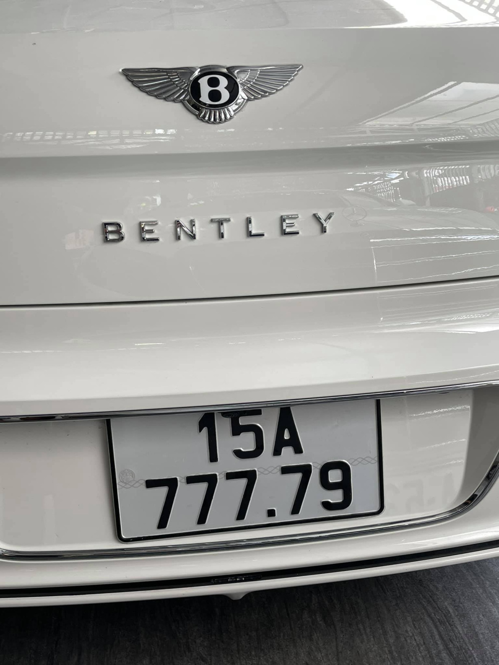 Bentley Flying Spur V8 First Edition có giá hơn 18 tỷ đồng