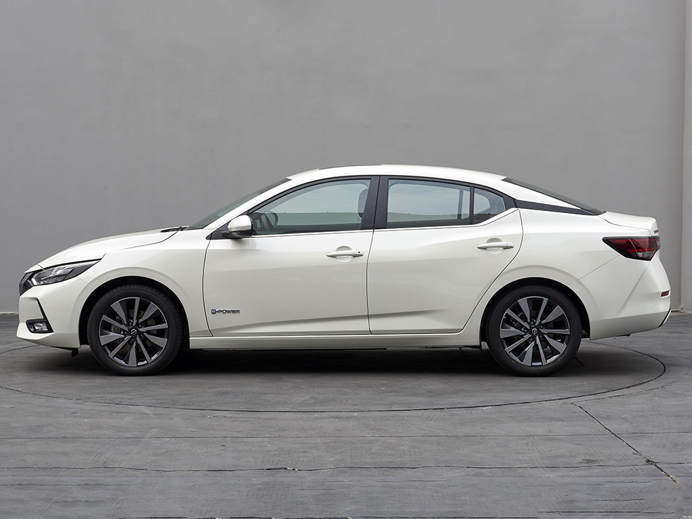 Nissan Sylphy e-Power 2022 nhìn từ bên sườn Nissan Sylphy e-Power 2022 nhìn từ bên sườn