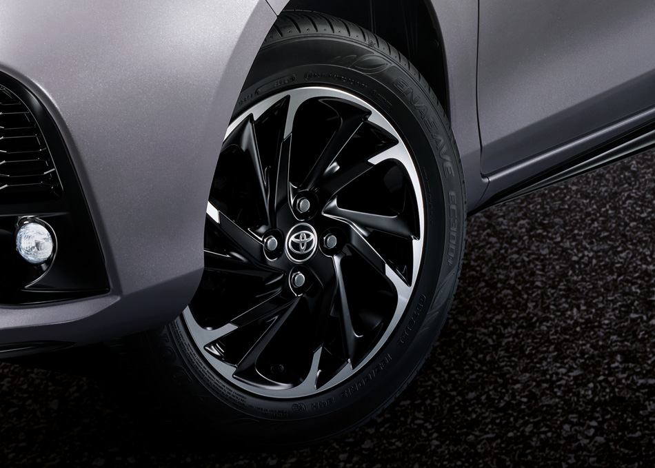 Vành hợp kim 15 inch phối 2 màu của Toyota Yaris 2021 Vành hợp kim 15 inch phối 2 màu của Toyota Yaris 2021