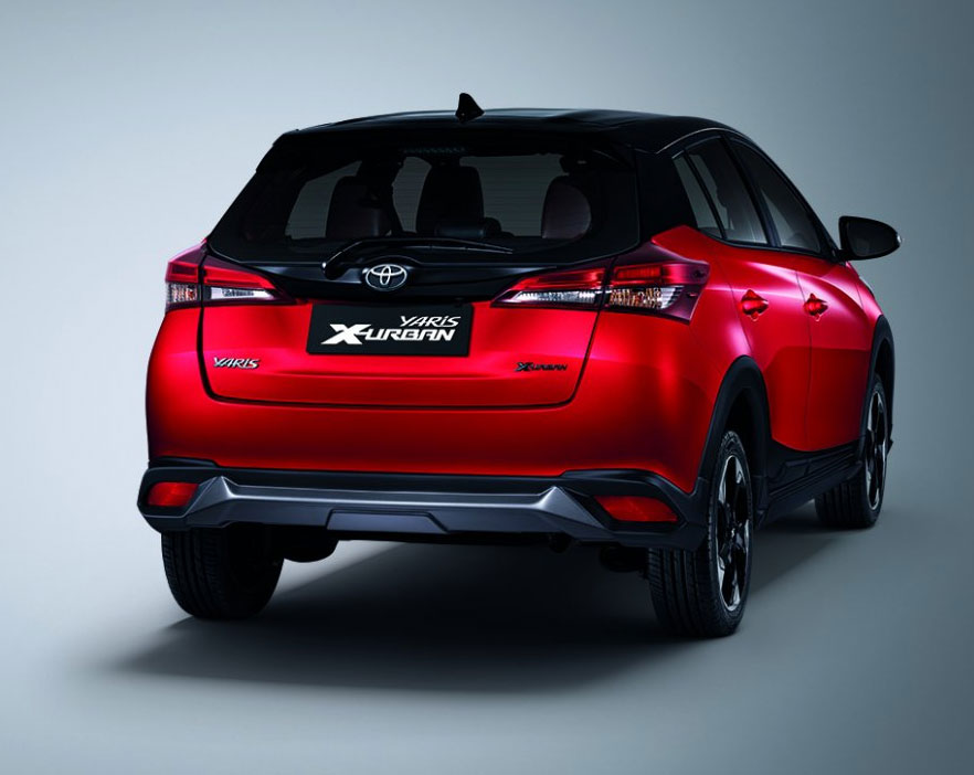 Toyota Yaris X-Urban 2021 nhìn từ đằng sau Toyota Yaris X-Urban 2021 nhìn từ đằng sau