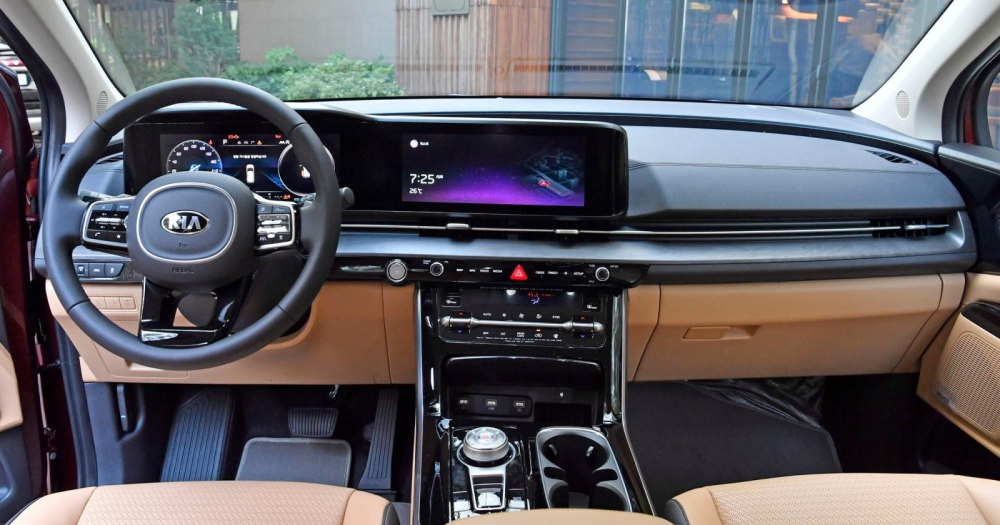 Nội thất của Kia Carnival 2022 bị bắt gặp tại cảng Việt hồi tháng 4/2021. Nội thất của Kia Carnival 2022 bị bắt gặp tại cảng Việt hồi tháng 4/2021.