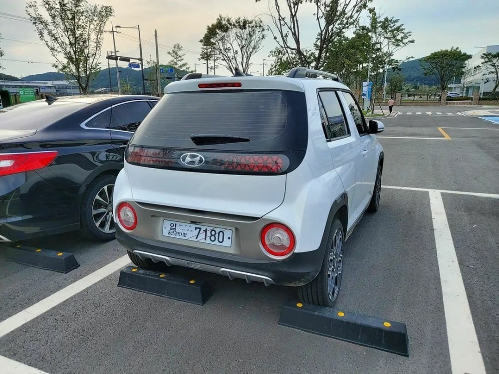 Hyundai Casper 2022 nhìn từ phía sau