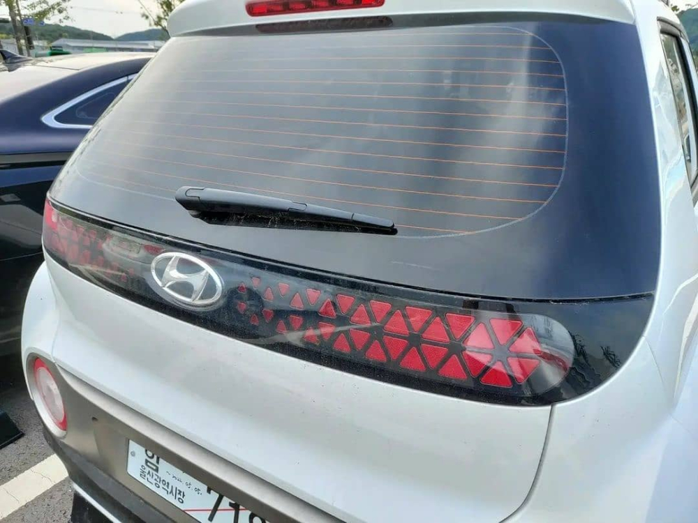 Đèn pha với tạo hình hình học khá ấn tượng của Hyundai Casper 2022