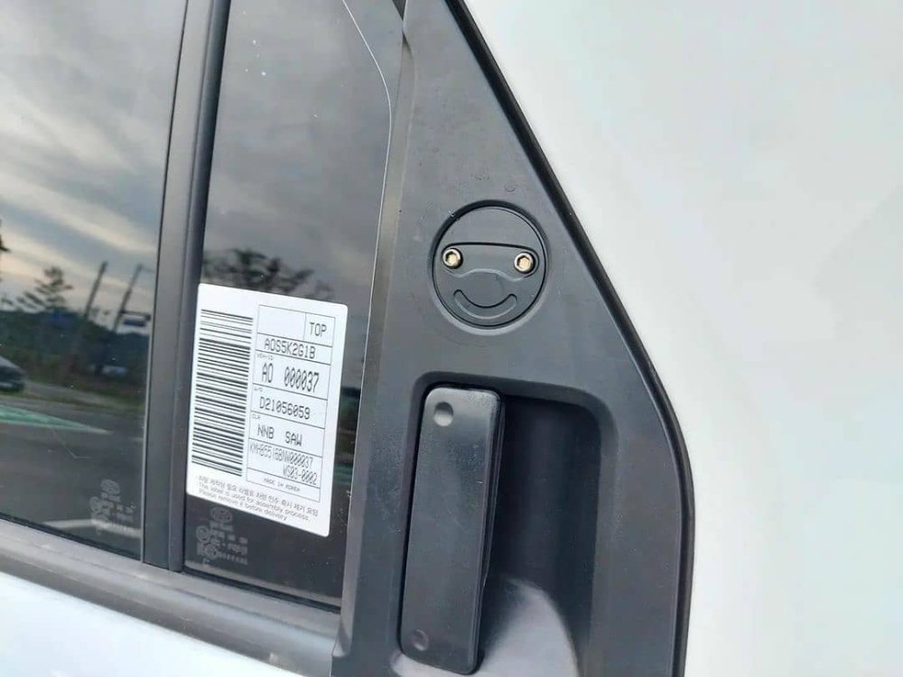 Tay nắm cửa đặt trên cột C của Hyundai Casper 2022