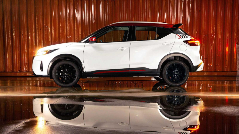 Nissan Kicks XPlay 2022 còn có nhiều chi tiết ngoại thất màu đỏ làm điểm nhấn Nissan Kicks XPlay 2022 còn có nhiều chi tiết ngoại thất màu đỏ làm điểm nhấn