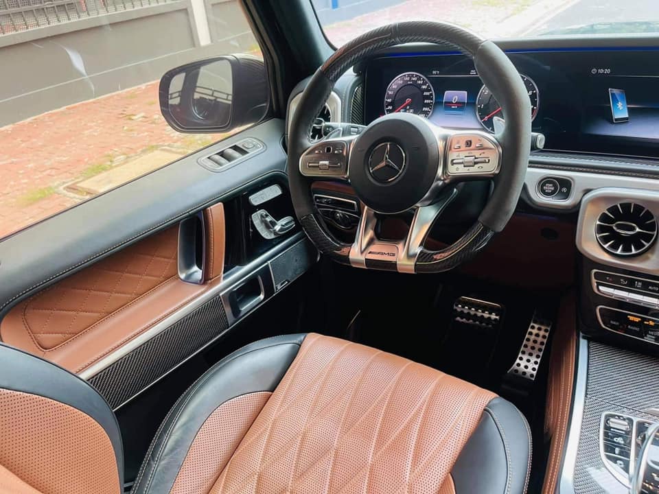 Nội thất của xe Mercedes-AMG G63 độ Brabus mới được chủ nhân siêu xe Ferrari 488 GTB độ Liberty Walk độc nhất Việt Nam tậu Nội thất của xe Mercedes-AMG G63 độ Brabus mới được chủ nhân siêu xe Ferrari 488 GTB độ Liberty Walk độc nhất Việt Nam tậu