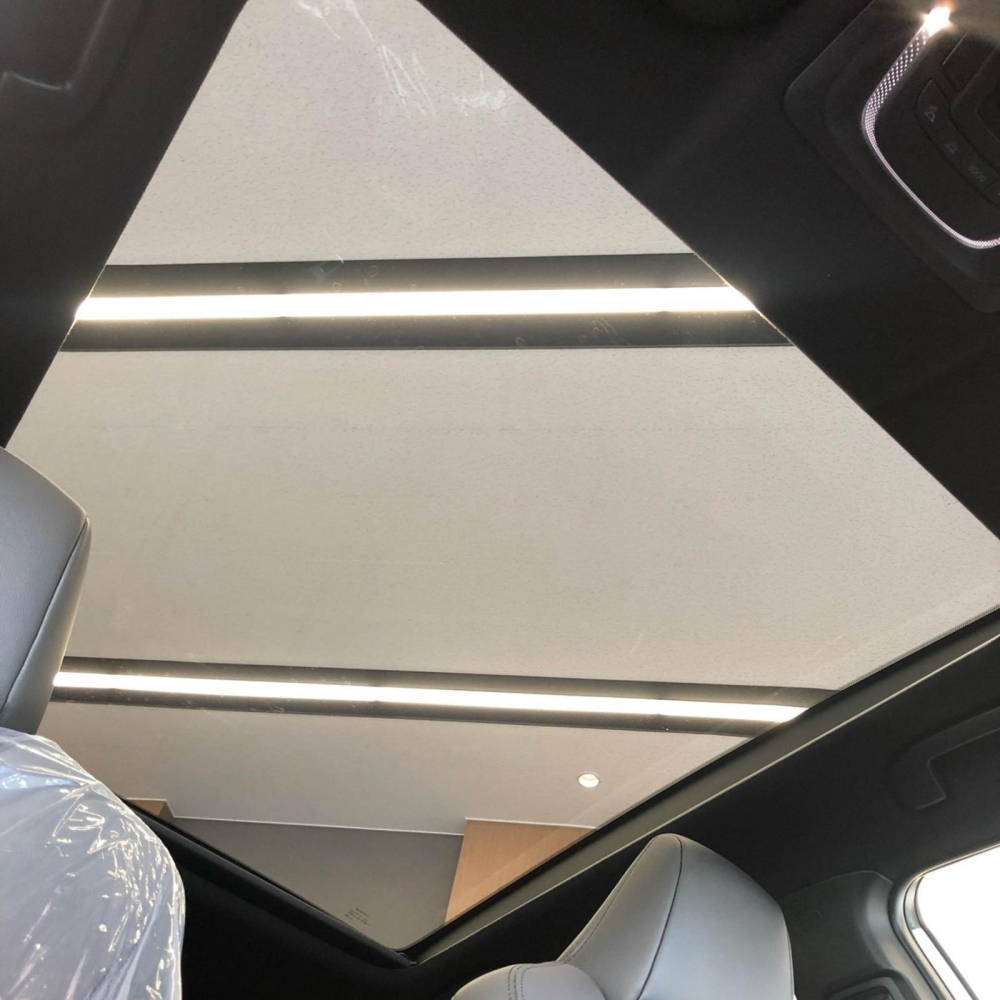 Cửa sổ trời của Toyota Corolla Cross 2021 Cửa sổ trời của Toyota Corolla Cross 2021