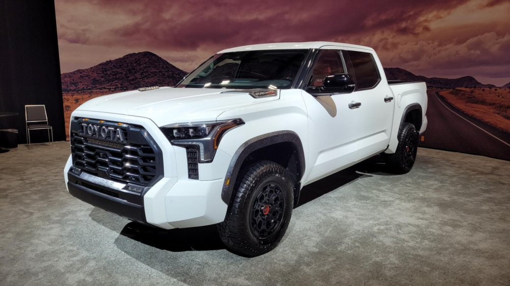 Toyota Tundra TRD Pro 2022 được trang bị động cơ yếu hơn Ford F-150 Raptor Toyota Tundra TRD Pro 2022 được trang bị động cơ yếu hơn Ford F-150 Raptor