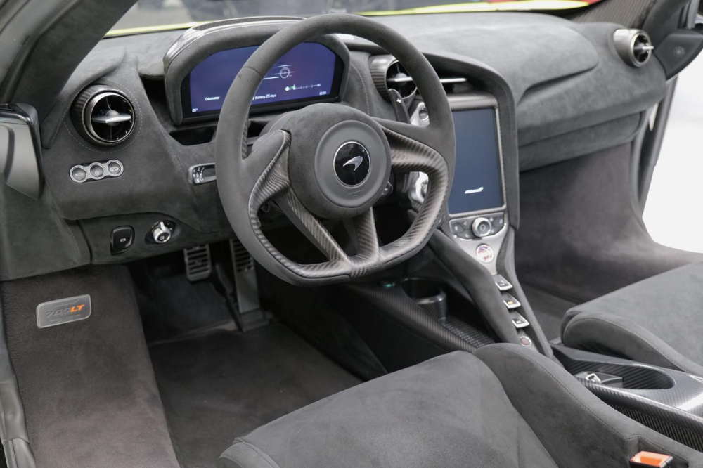 Nội thất siêu xe mui trần McLaren 765LT Spider Nội thất siêu xe mui trần McLaren 765LT Spider
