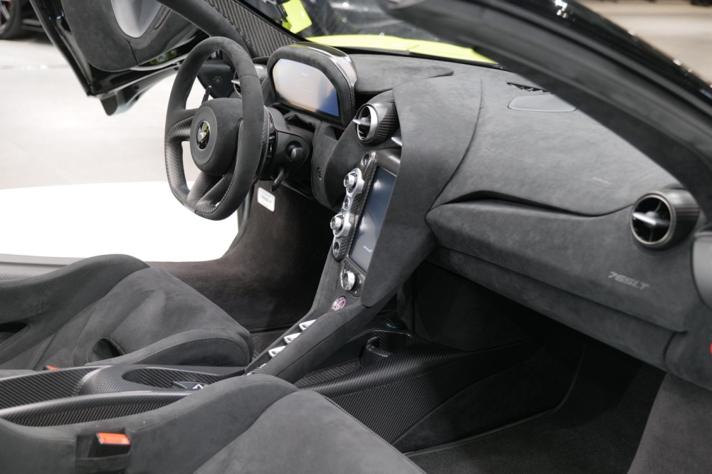 Chiếc xe McLaren 765LT Spider ra mắt Hồng Kông có tay lái thuận nên thuộc diện trưng bày Chiếc xe McLaren 765LT Spider ra mắt Hồng Kông có tay lái thuận nên thuộc diện trưng bày