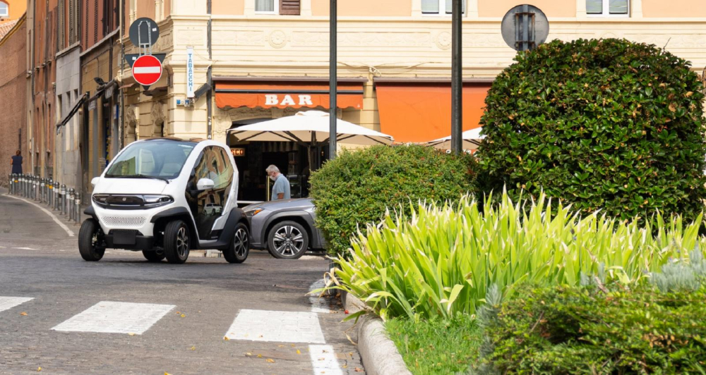 Eli Zero là một mẫu xe điện tí hơn, 2 chỗ ngồi, phù hợp dùng trong đô thị Eli Zero là một mẫu xe điện tí hơn, 2 chỗ ngồi, phù hợp dùng trong đô thị
