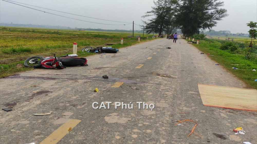 Hiện trường vụ tai nạn kinh ho&agrave;ng tại Ph&uacute; Thọ v&agrave;o đ&ecirc;m Trung Thu