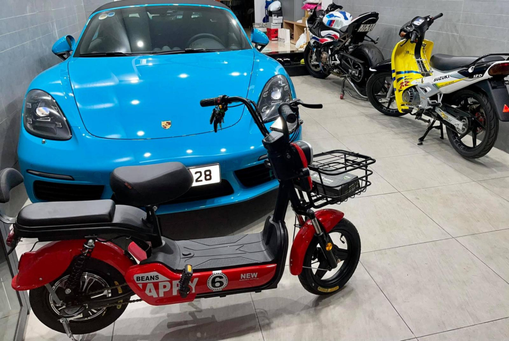 Cận cảnh chiếc xe Porsche 718 Boxster
