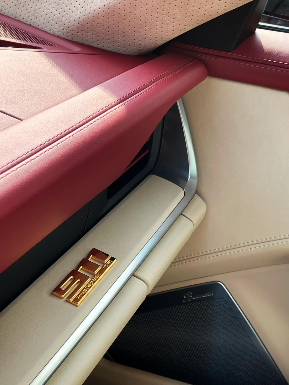 Xe có số thứ tự 921/992, trong khi sinh nhật con gái chủ xe là 21 tháng 9