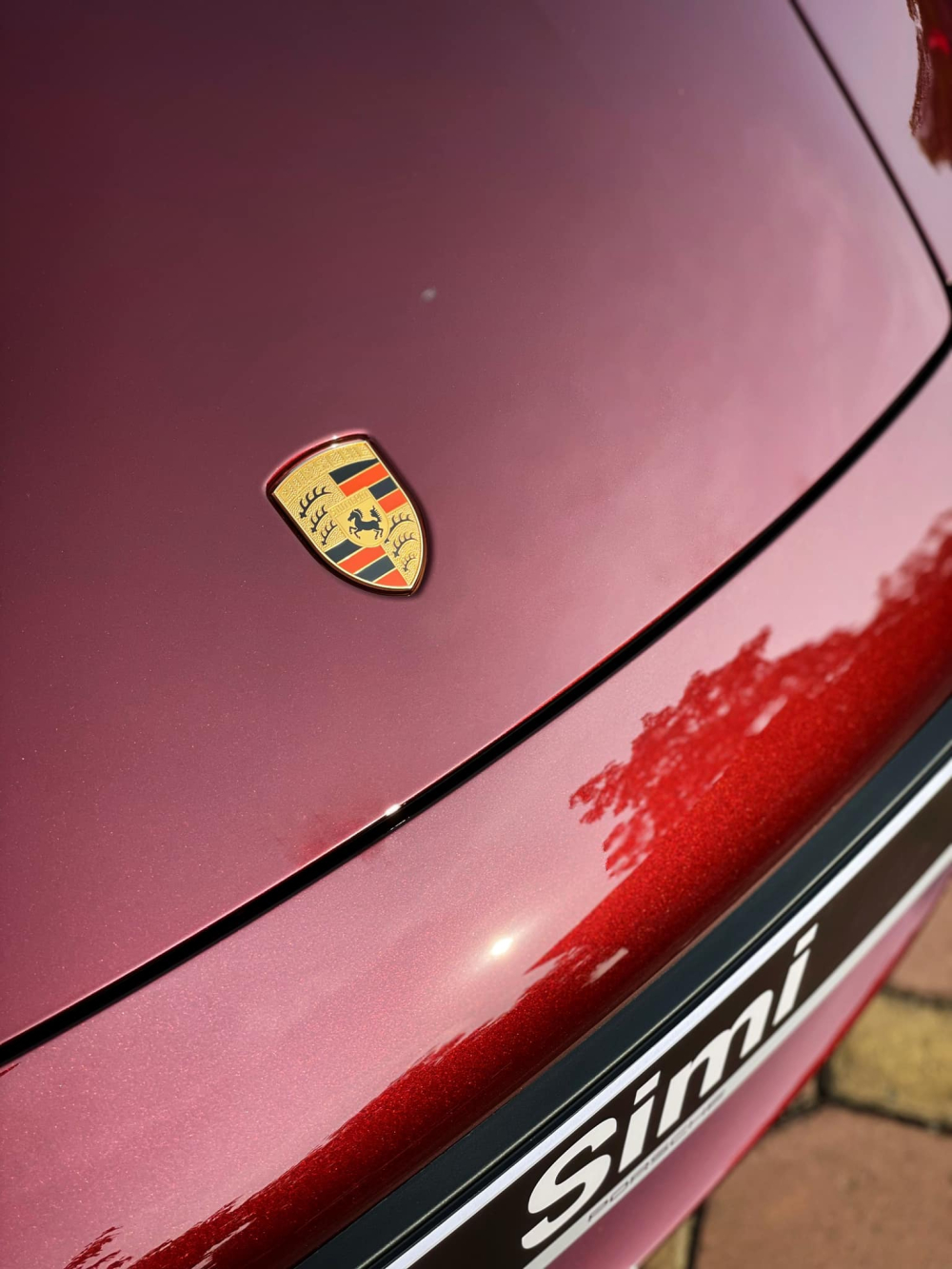 Porsche 911 Targa 4S Heritage Design có màu sơn đỏ Cherry Metallic