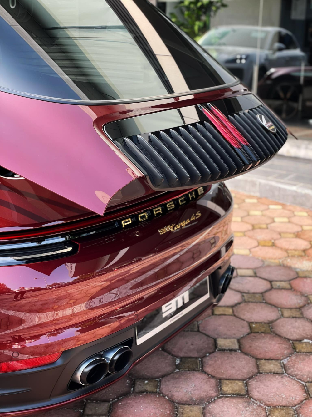 Ngoài ra là huy hiệu Porsche Classic