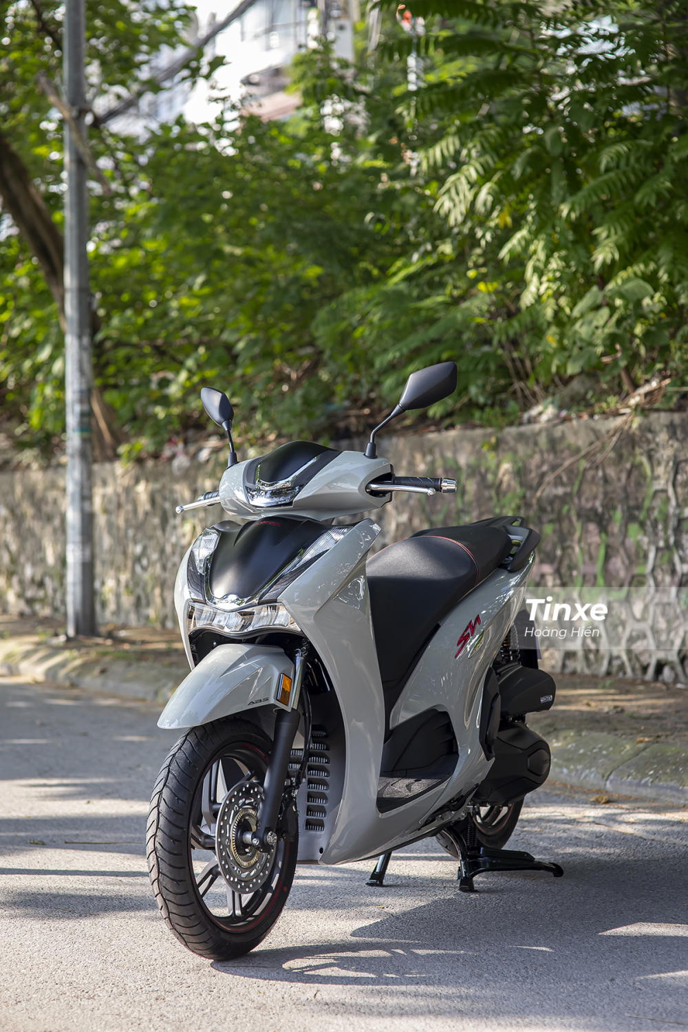 Honda SH 350i được lắp r&aacute;p trong nước.