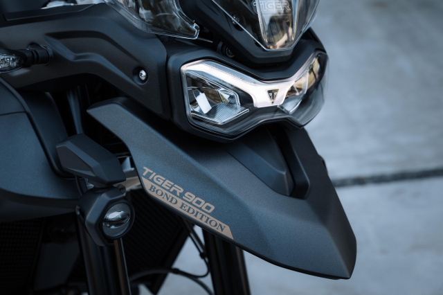 Triumph Tiger 900 Bond Edition c&oacute; m&agrave;u sơn l&igrave; tuyệt đẹp