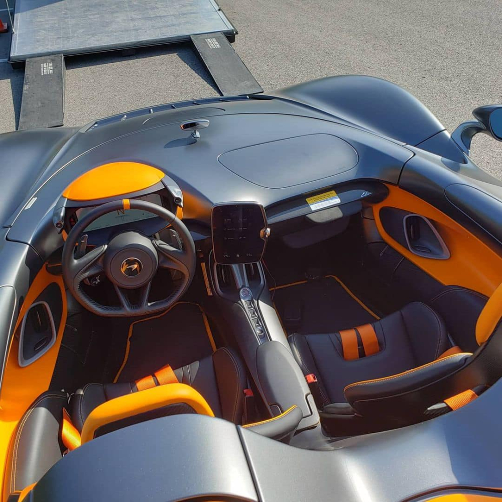 Nội thất xe McLaren Elva