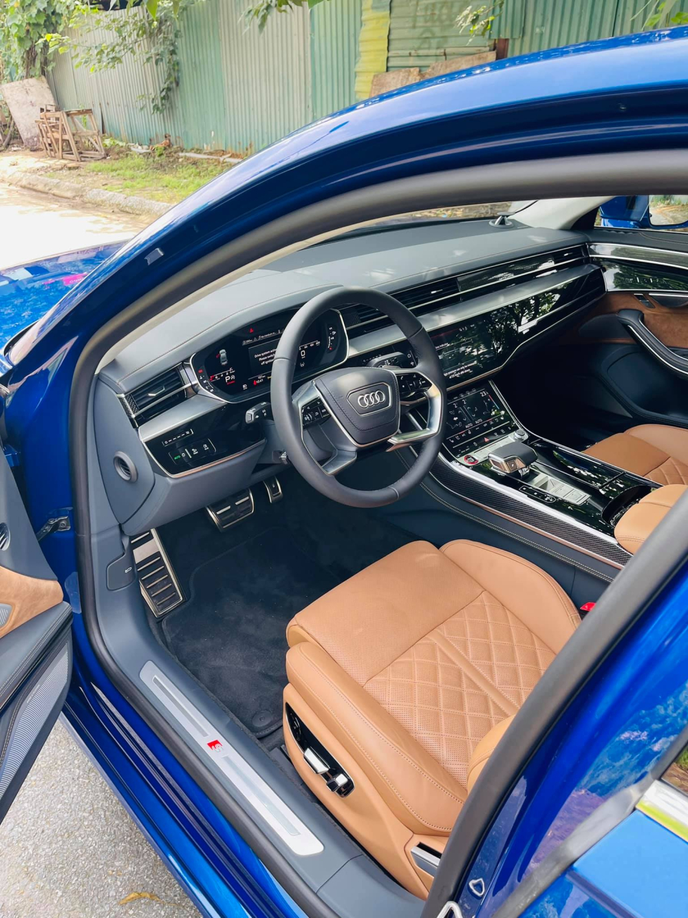 Khoang lái của dòng xe Audi S8 Khoang lái của dòng xe Audi S8