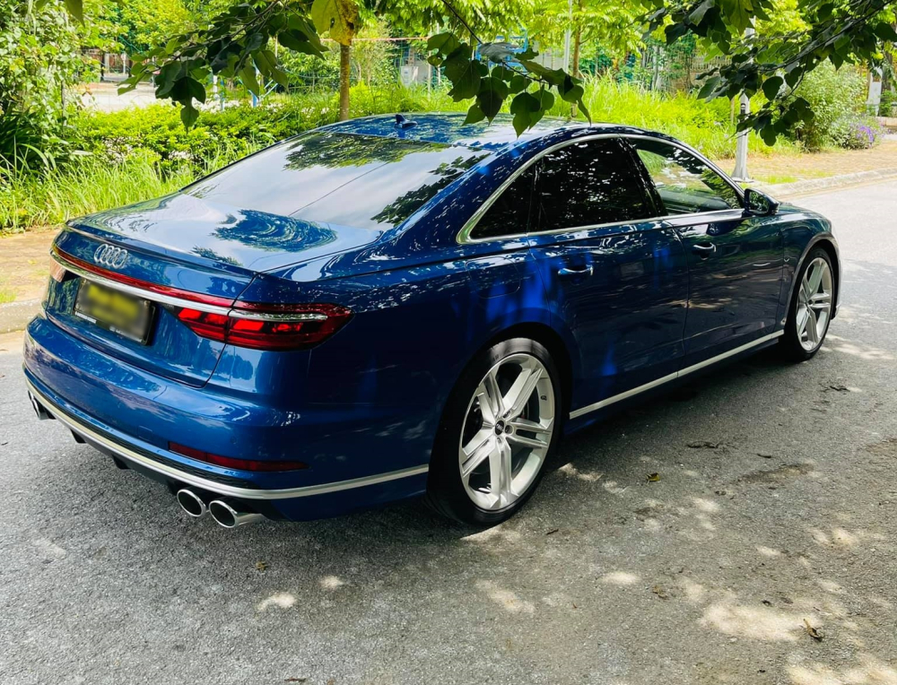 Chỉ riêng nắp capô của xe đã cần 5 tiếng để xử lý màu sơn xanh Navarra Blue Chỉ riêng nắp capô của xe đã cần 5 tiếng để xử lý màu sơn xanh Navarra Blue