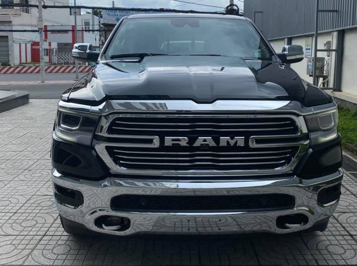 Diện mạo xe b&aacute;n tải Ram 1500 Laramie 2021 về Việt Nam